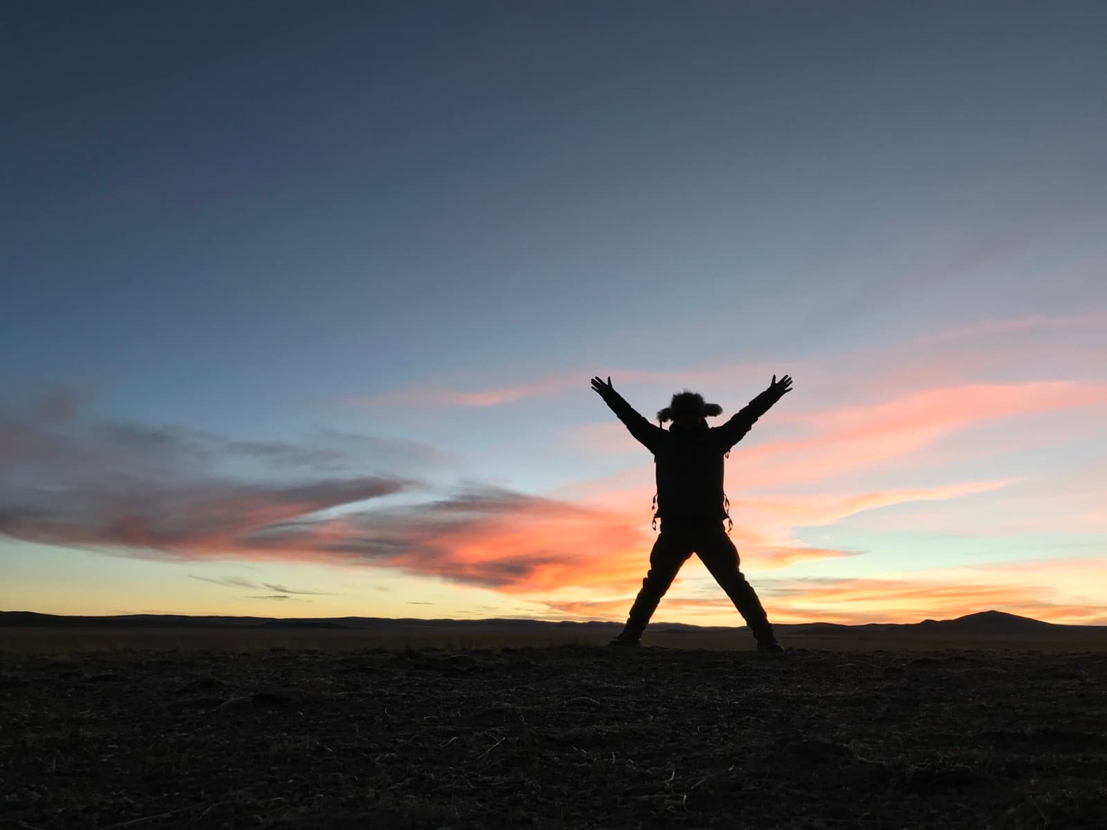 Zheng Yi silhouette at sunset